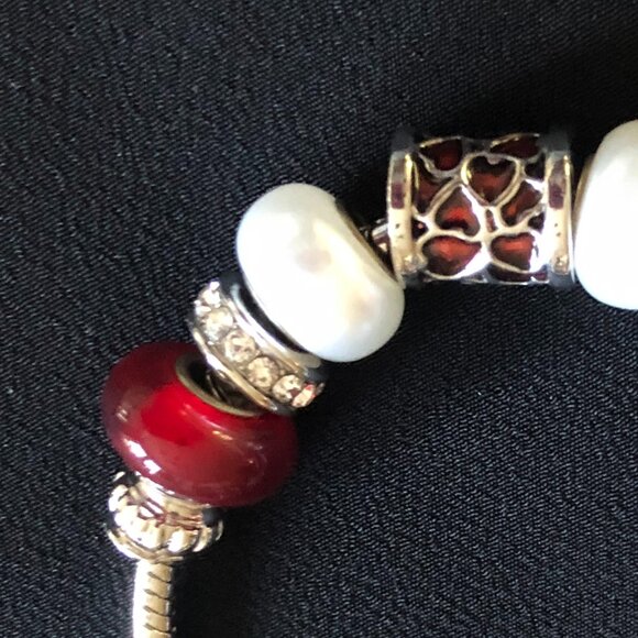 Gorgeous Bella Perlina Burgandy Red Charm Bracelet. One Size. - Picture 12 of 12